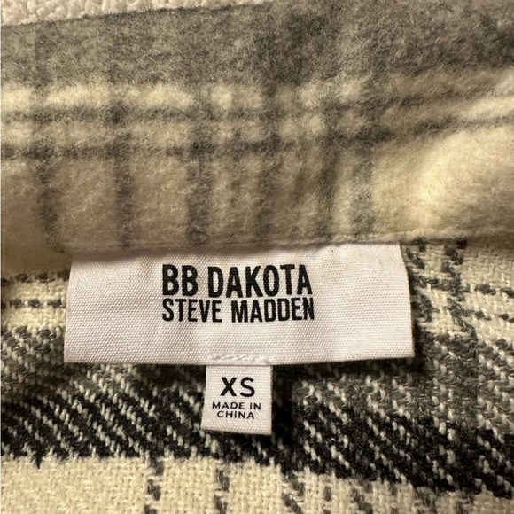 BB DAKOTA by Steve Madden Plaid Shacket Gray Combo Button Front Shirt Jacket - Picture 10 of 13